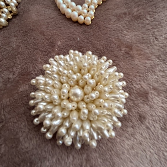 Four vintage pearl brooch pins - Picture 3 of 6